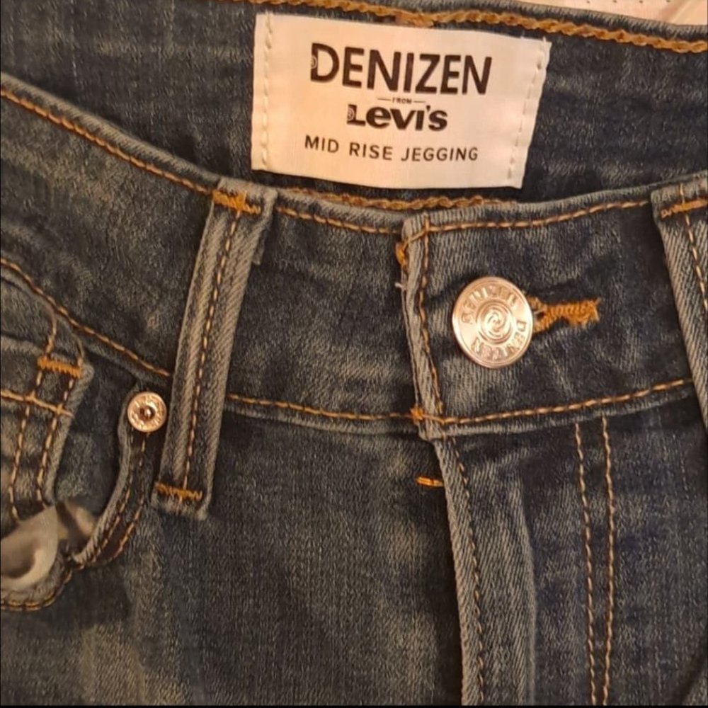 Denizen Levi's Women's Jeans.